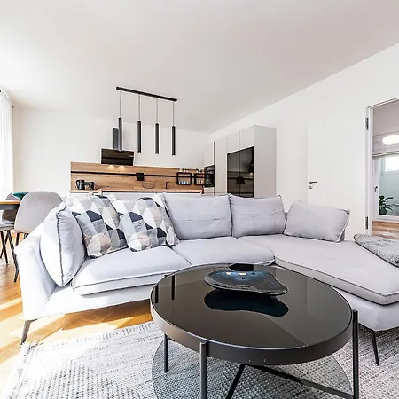 Bright Designer With 2br, 2ba And Free Parking Apartment Golcuv Jenikov