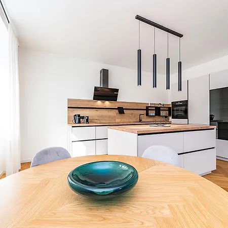 Bright Designer With 2br, 2ba And Free Parking Golcuv Jenikov