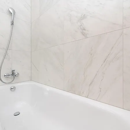Apartment Bright Designer With 2br, 2ba And Free Parking *