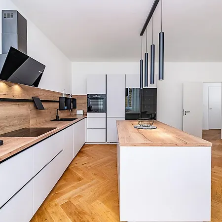 Bright Designer With 2br, 2ba And Free Parking * Golcuv Jenikov
