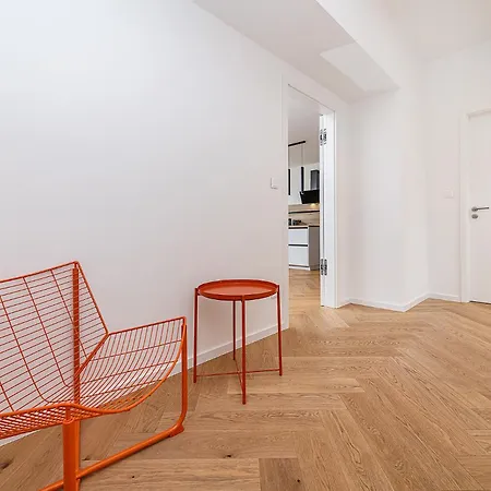 Apartment Bright Designer With 2br, 2ba And Free Parking