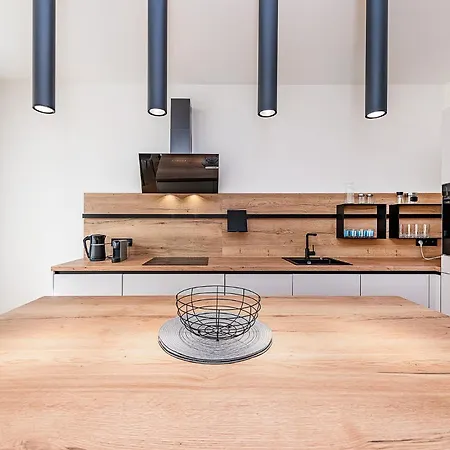 Bright Designer With 2br, 2ba And Free Parking Apartment Goltsch Jenikau