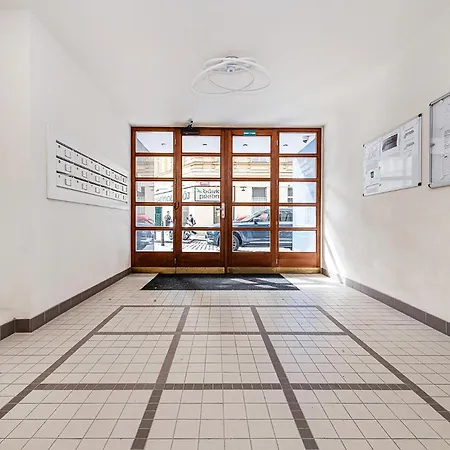 Apartment Bright Designer With 2br, 2ba And Free Parking Goltsch Jenikau