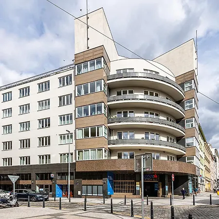 Apartment Bright Designer With 2br, 2ba And Free Parking *